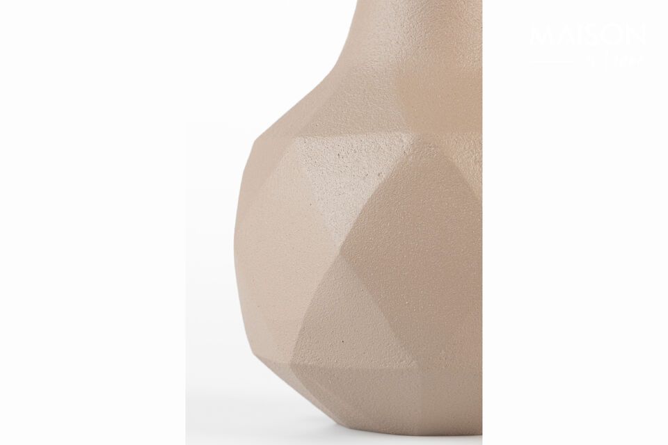 Bringen Sie einen Hauch von Eleganz und Modernität in Ihr Zuhause mit der beigefarbenen 16 cm